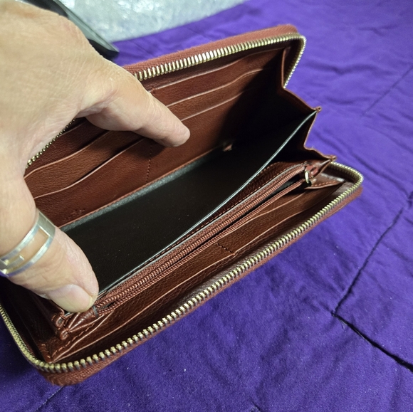 AUTHENTIC GUCCI GG LEATHER TASSEL LONG WALLET EUC - Picture 7 of 13